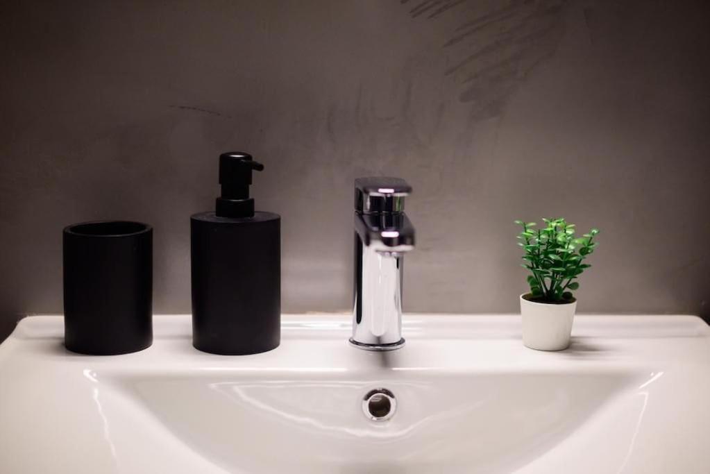 Boho Luxury 2 Bedroom Apartment, Acropolis Museum View เอเธนส์ ภายนอก รูปภาพ