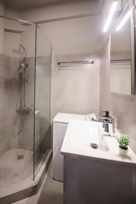 Boho Luxury 2 Bedroom Apartment, Acropolis Museum View เอเธนส์ ภายนอก รูปภาพ